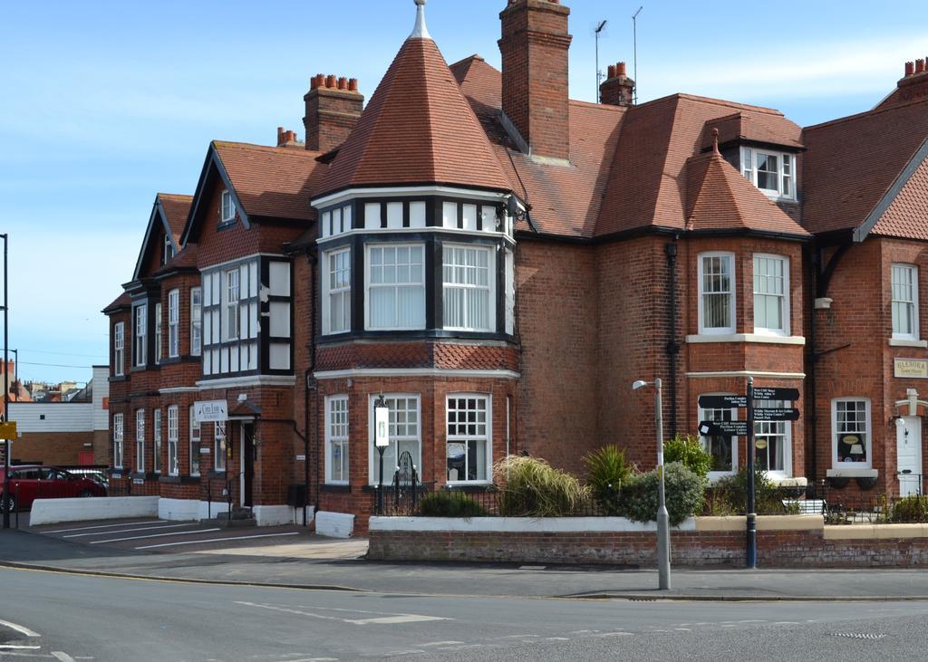 Corra Lynn Whitby Exterior photo